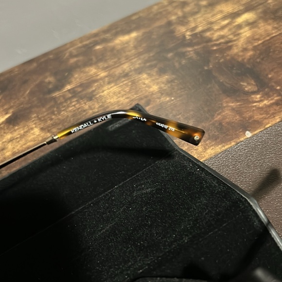 Kendall & Kylie Layla Shelded Aviator Sunglasses Pacific Gold tortoise - Picture 11 of 13